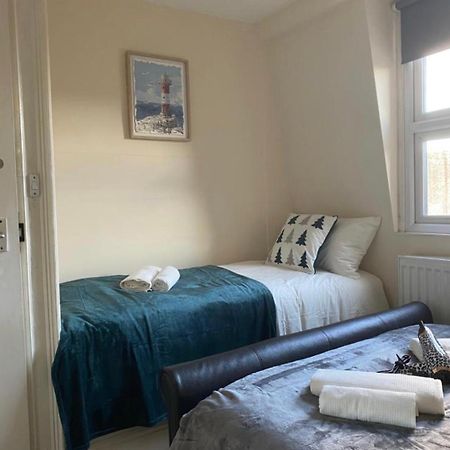 Lovely Private Rooms In Camden, Central Лондон Екстериор снимка