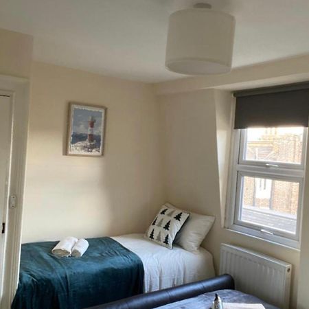 Lovely Private Rooms In Camden, Central Лондон Екстериор снимка