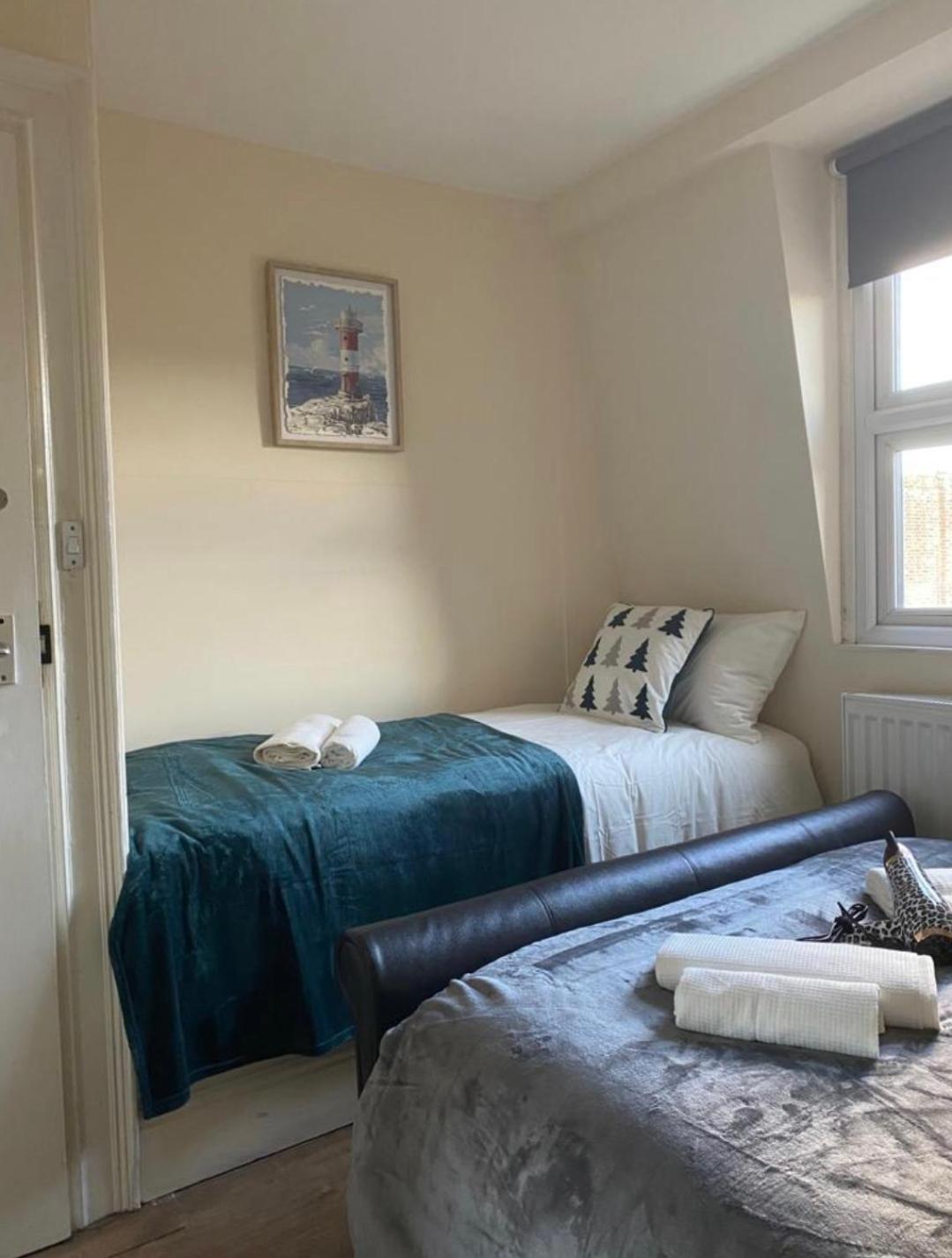 Lovely Private Rooms In Camden, Central Лондон Екстериор снимка