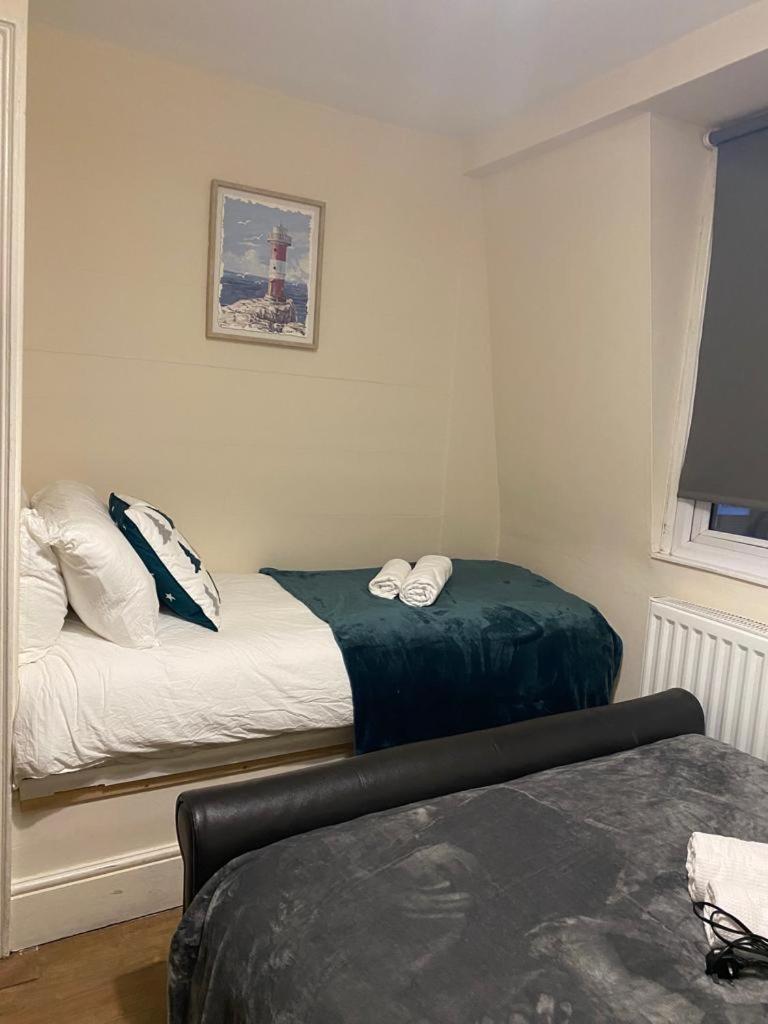 Lovely Private Rooms In Camden, Central Лондон Екстериор снимка