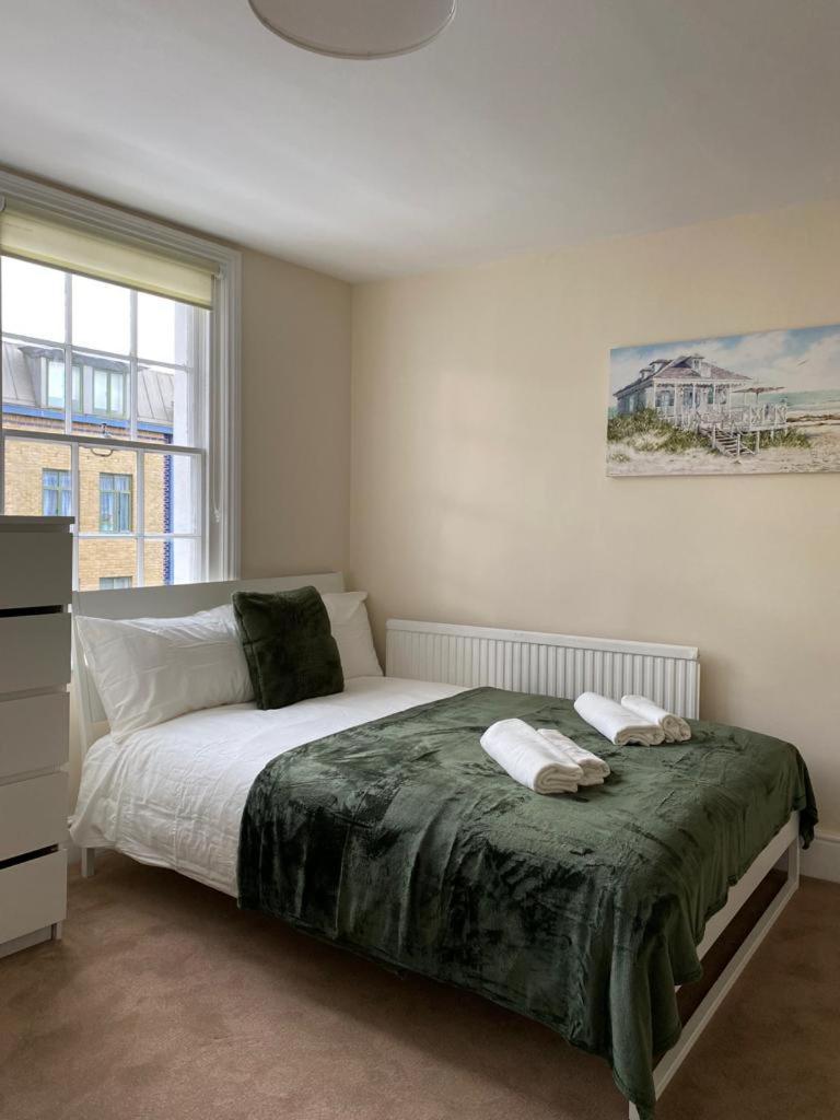 Lovely Private Rooms In Camden, Central Лондон Екстериор снимка