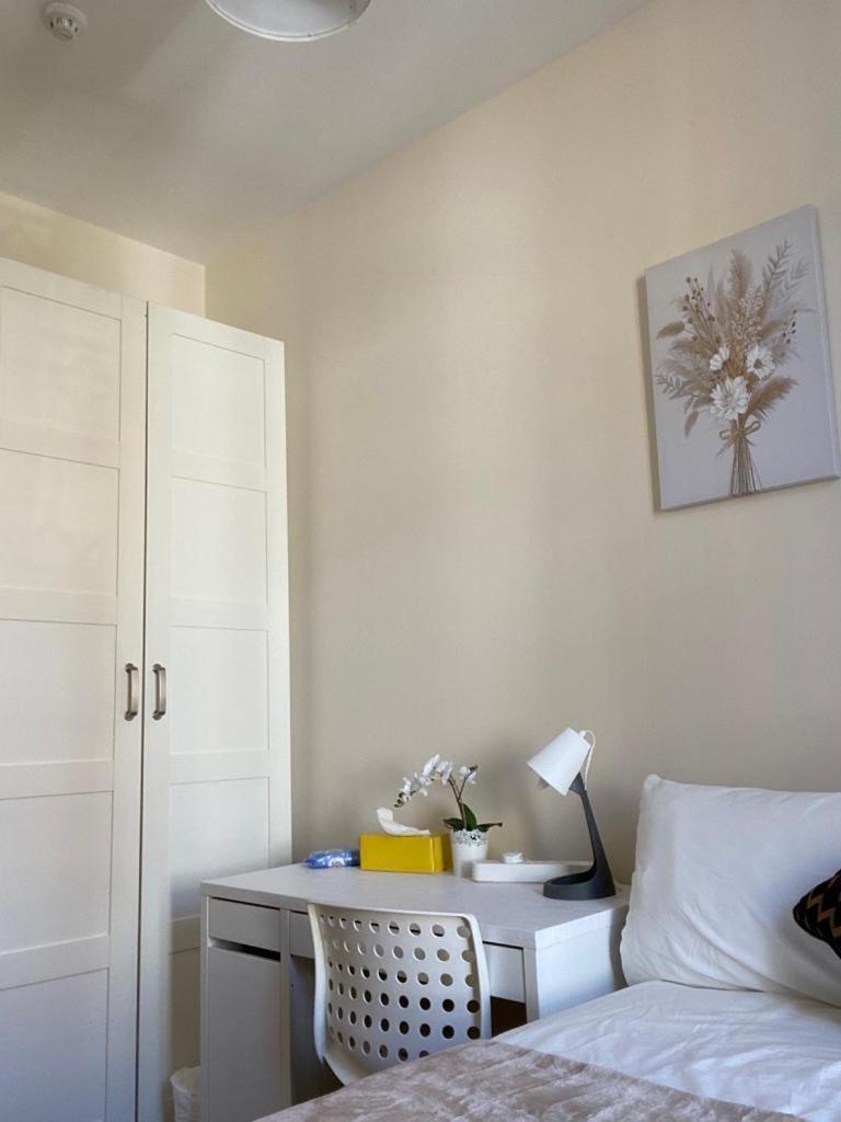 Lovely Private Rooms In Camden, Central Лондон Екстериор снимка