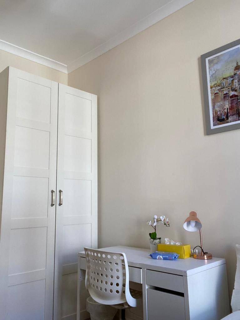Lovely Private Rooms In Camden, Central Лондон Екстериор снимка